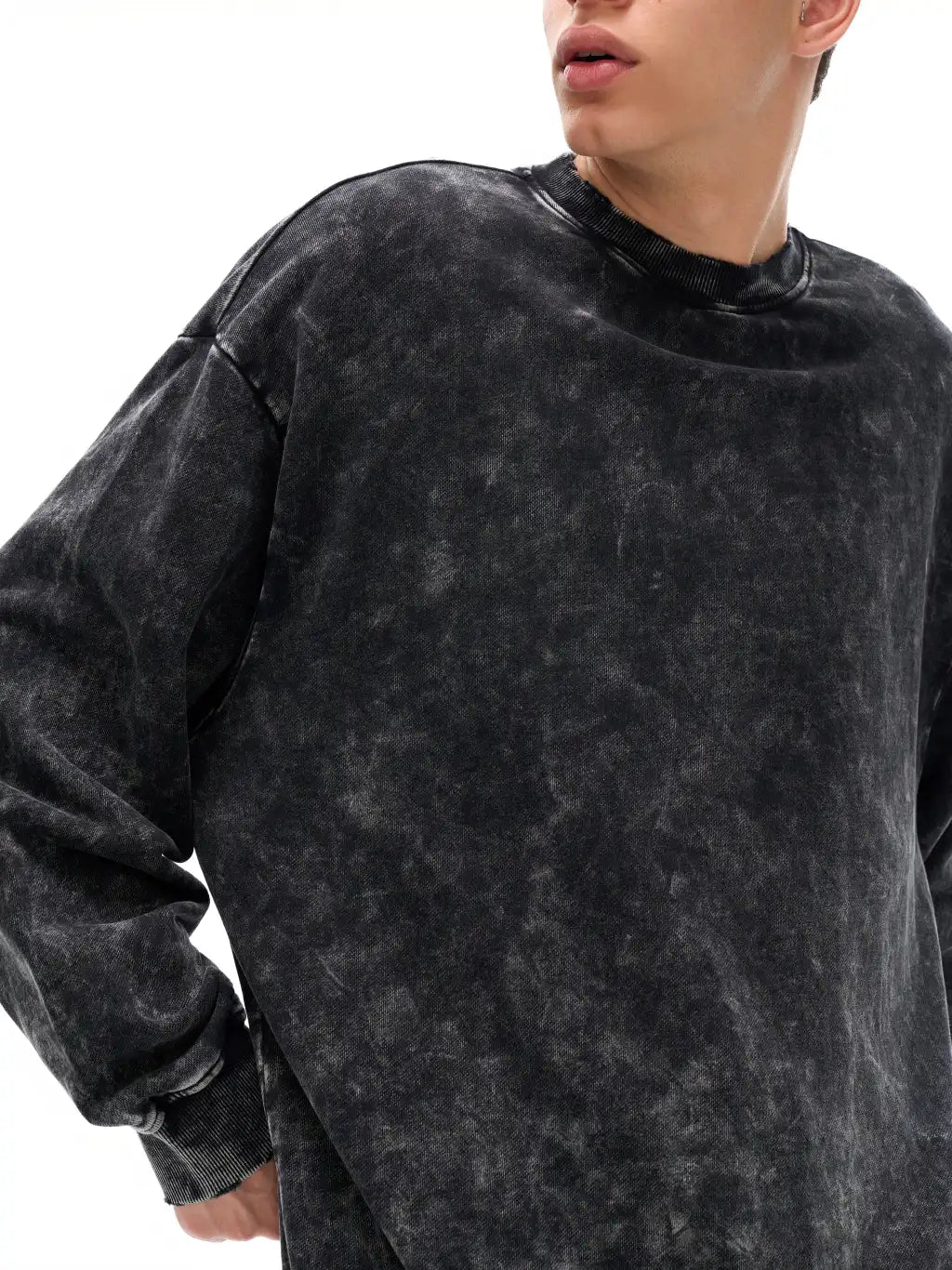 LUXURY TERMINAL - Snow Washed Hand-Frayed Sweatshirt
