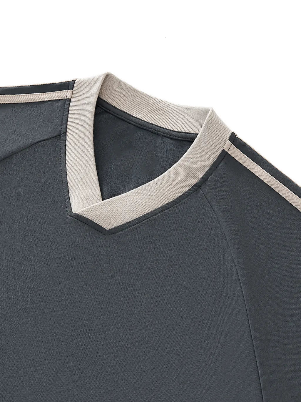 LUXURY TERMINAL - Color-Block V-Neck Long-Sleeve T-Shirt